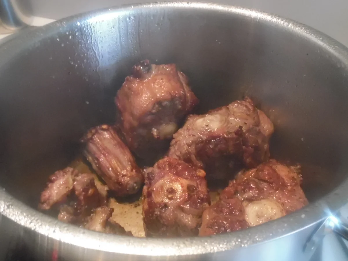 Rezept: Ochsenschwanz-Suppe mit Tortellini-Einlage Bild Nr. 24 Ochsenschwanz-Suppe mit Tortellini-Einlage - Rezept - Bild Nr. 24