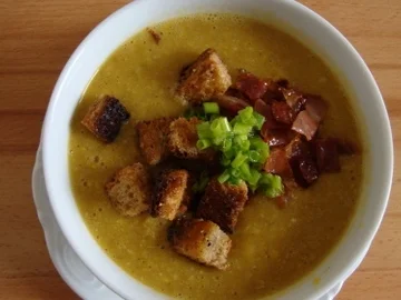 Rezept: Curry-Maiscremesüppchen mit Speck und Pfeffercroutons als Topping Curry-Maiscremesüppchen mit Speck und Pfeffercroutons als Topping - Rezept