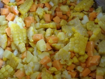 Rezept: Curry-Maiscremesüppchen mit Speck und Pfeffercroutons als Topping Bild Nr. 4 Curry-Maiscremesüppchen mit Speck und Pfeffercroutons als Topping - Rezept - Bild Nr. 4