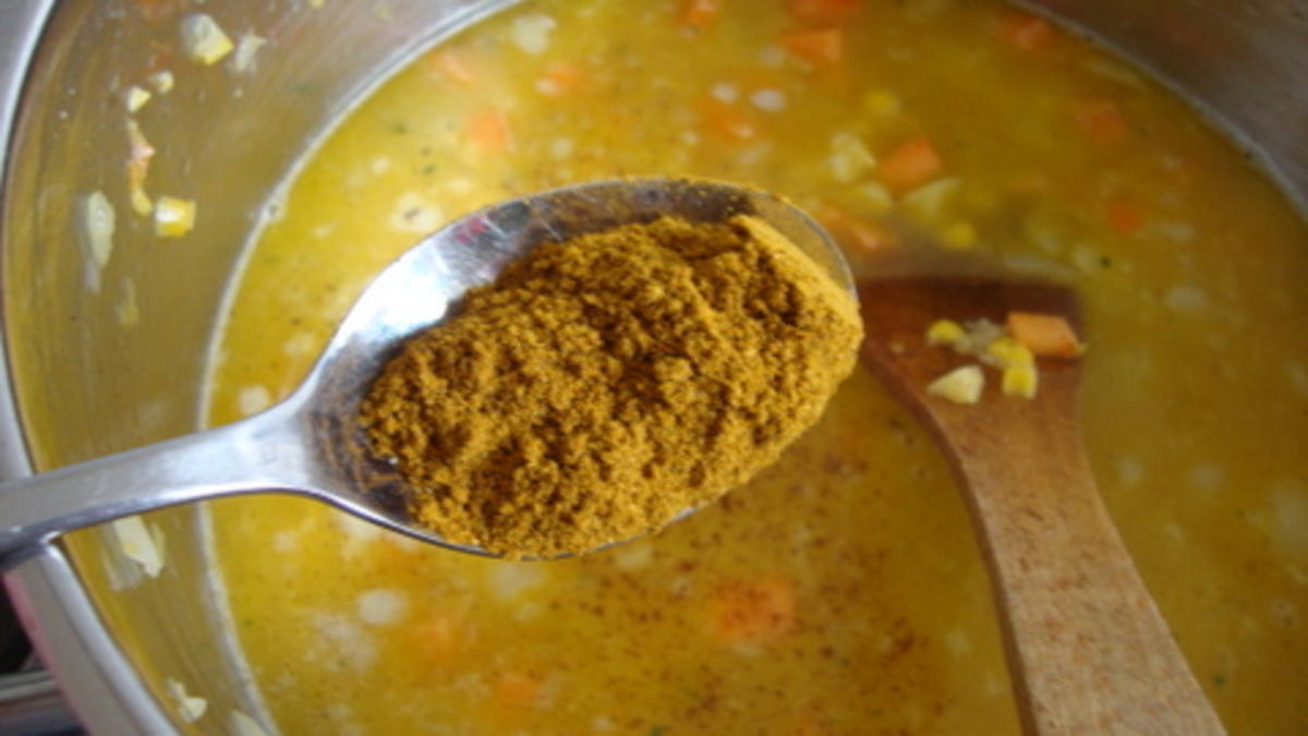 Curry-Maiscremesüppchen mit Speck und Pfeffercroutons als Topping - Rezept - Bild Nr. 5