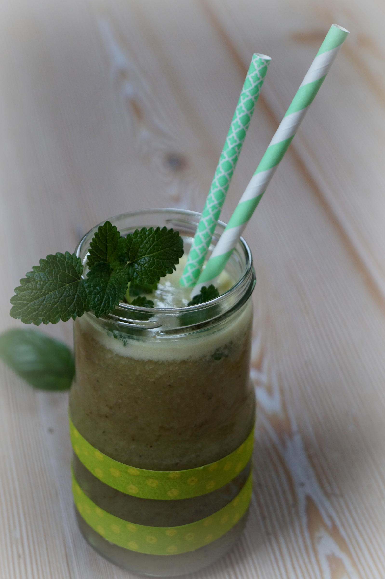 Bilder für Getränk: Gesunder Kokos-Bananen-Kiwi-Shake - Rezept