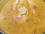 Möhrenschaumsoße auf Kohlrabi mit Lachsfilet - Rezept