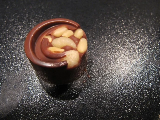 Rezept: Nougat Kringel (mit Alkohol) Bild Nr. 3 Nougat Kringel (mit Alkohol) - Rezept - Bild Nr. 3