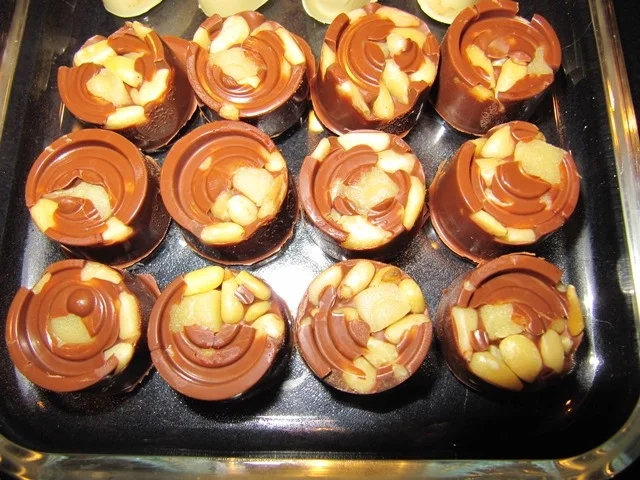 Rezept: Nougat Kringel (mit Alkohol) Bild Nr. 2 Nougat Kringel (mit Alkohol) - Rezept - Bild Nr. 2