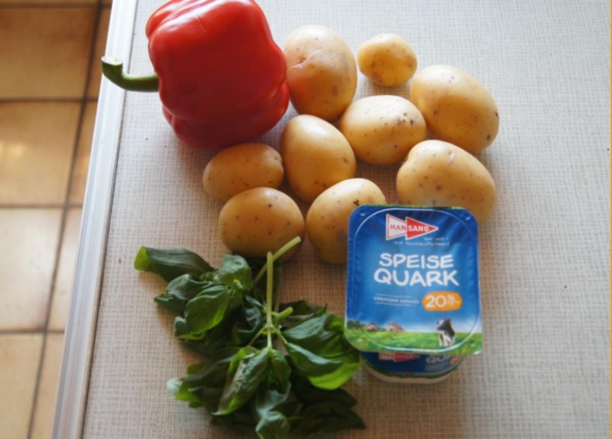 Quark mit Paprika, Basilikum und Pellkartoffeln - Rezept - kochbar.de