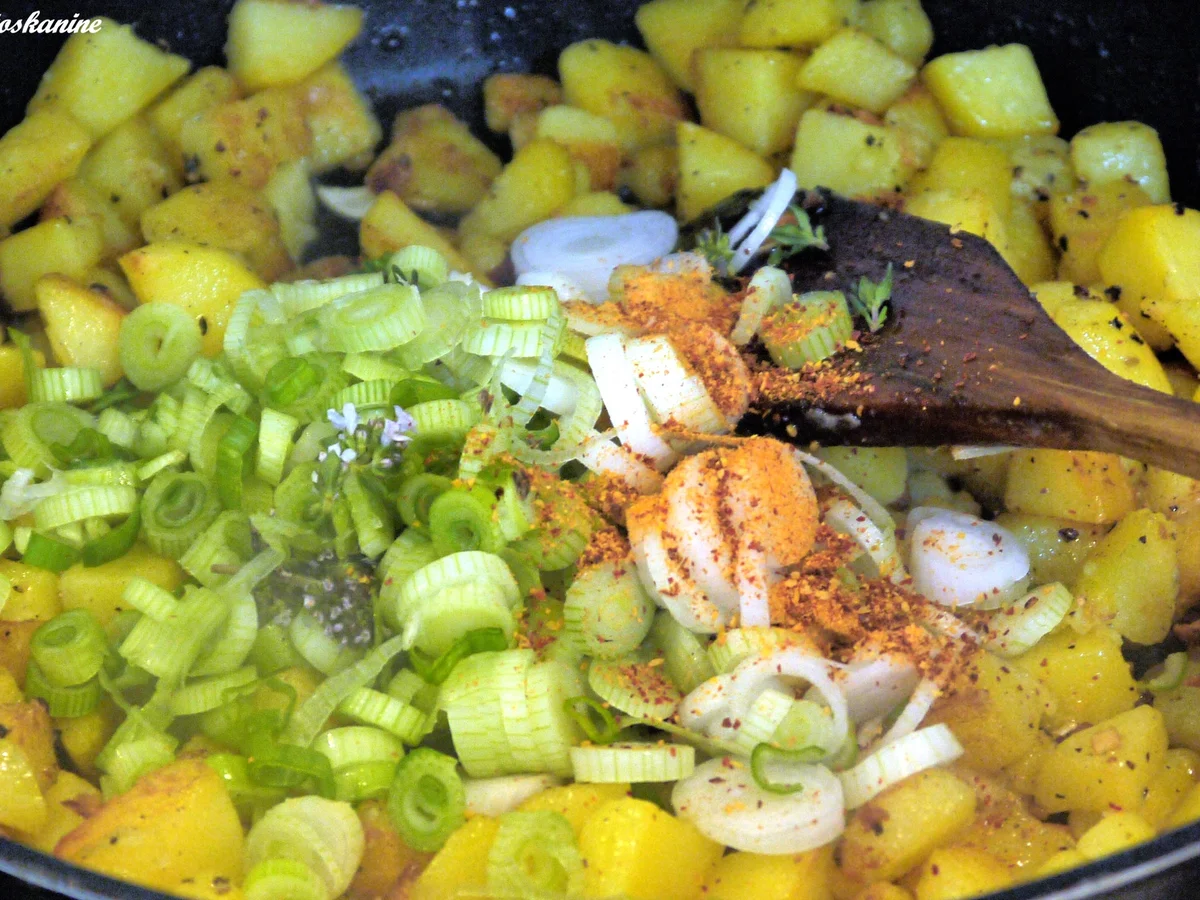 Rezept: Bratkartoffelsalat mit Feta und Ahornsirup-Dressing Bild Nr. 7 Bratkartoffelsalat mit Feta und Ahornsirup-Dressing - Rezept - Bild Nr. 7