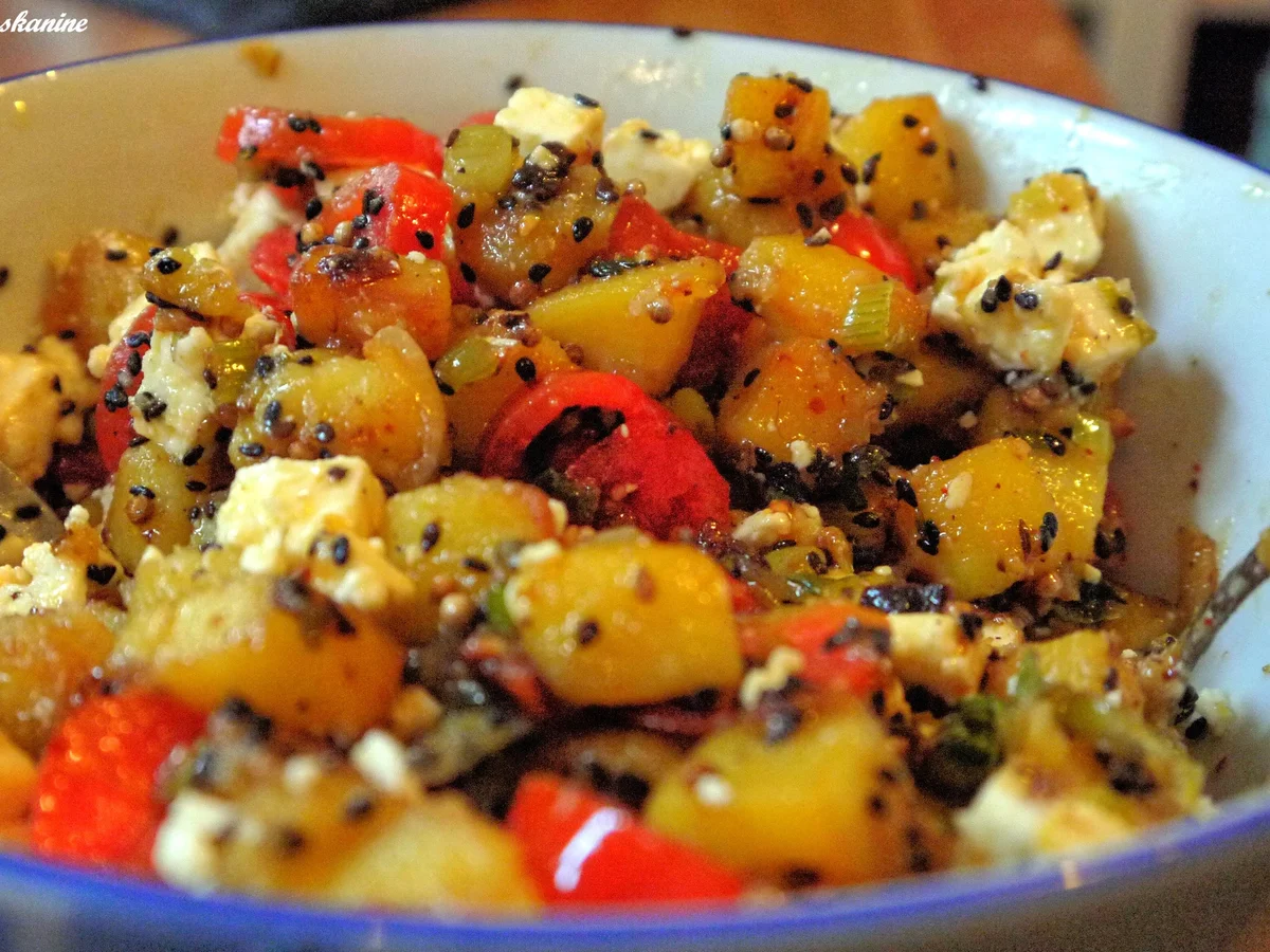 Rezept: Bratkartoffelsalat mit Feta und Ahornsirup-Dressing Bild Nr. 12 Bratkartoffelsalat mit Feta und Ahornsirup-Dressing - Rezept - Bild Nr. 12