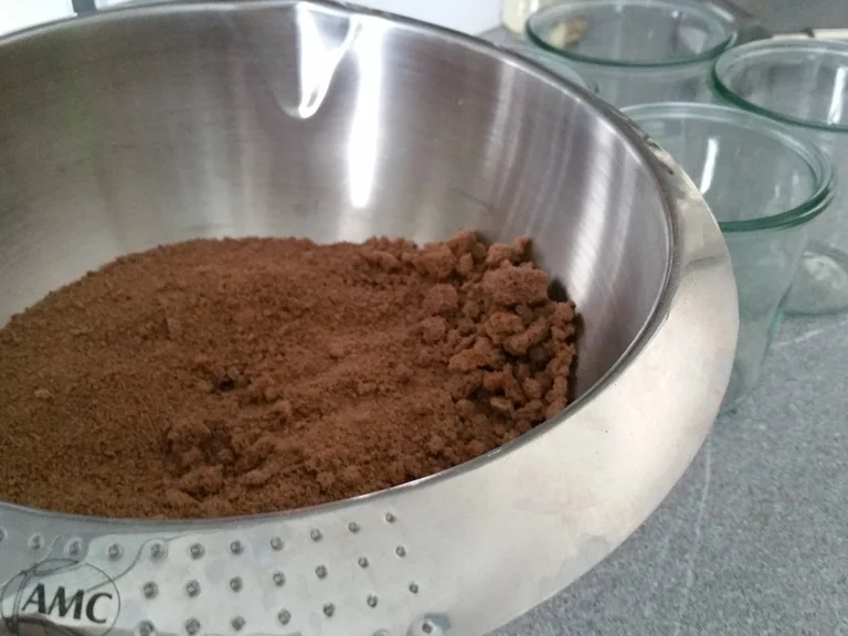 Schichtdessert ein Küchenunfall par exellence (Schoko-Biskuit) - Rezept - Bild Nr. 4