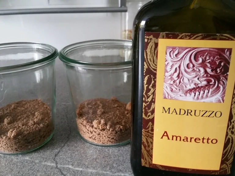 Schichtdessert ein Küchenunfall par exellence (Schoko-Biskuit) - Rezept - Bild Nr. 6