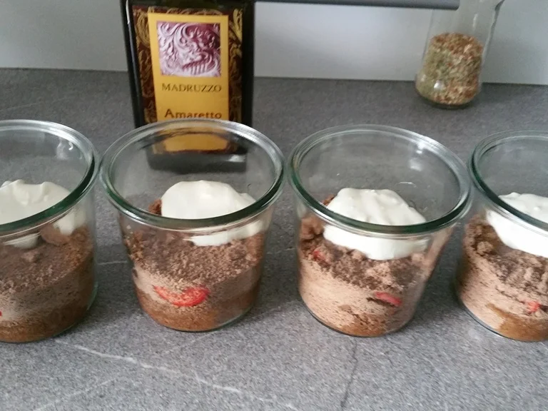 Schichtdessert ein Küchenunfall par exellence (Schoko-Biskuit) - Rezept - Bild Nr. 11