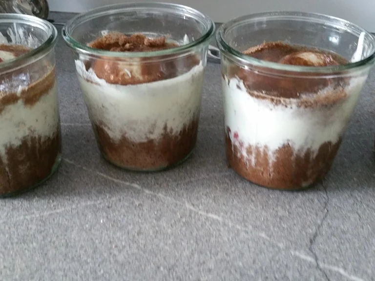 Schichtdessert ein Küchenunfall par exellence (Schoko-Biskuit) - Rezept - Bild Nr. 14