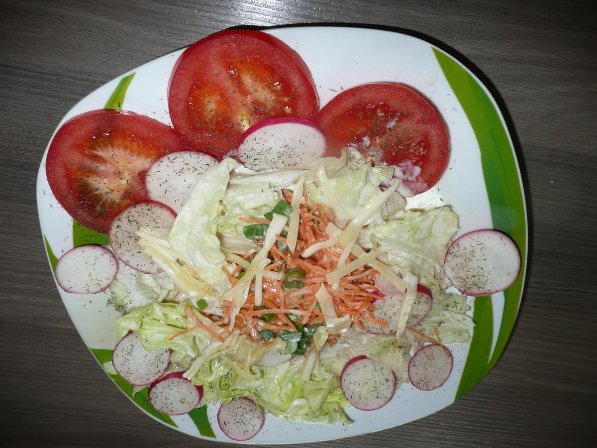 Bauernsalat mit Joghurtdressing, Bratkartoffel + Spiegelei. - Rezept - Bild Nr. 2