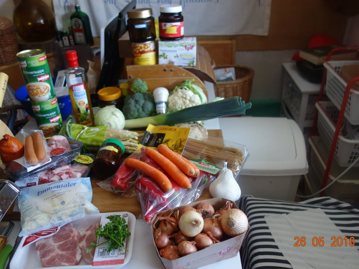 Suppe - die "überirdische" Gemeinschaftssuppe; - Rezept