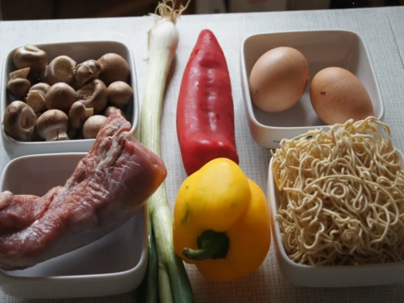 Nudelwok mit Ei, Schweinefilet und Gemüse - Rezept - Bild Nr. 2