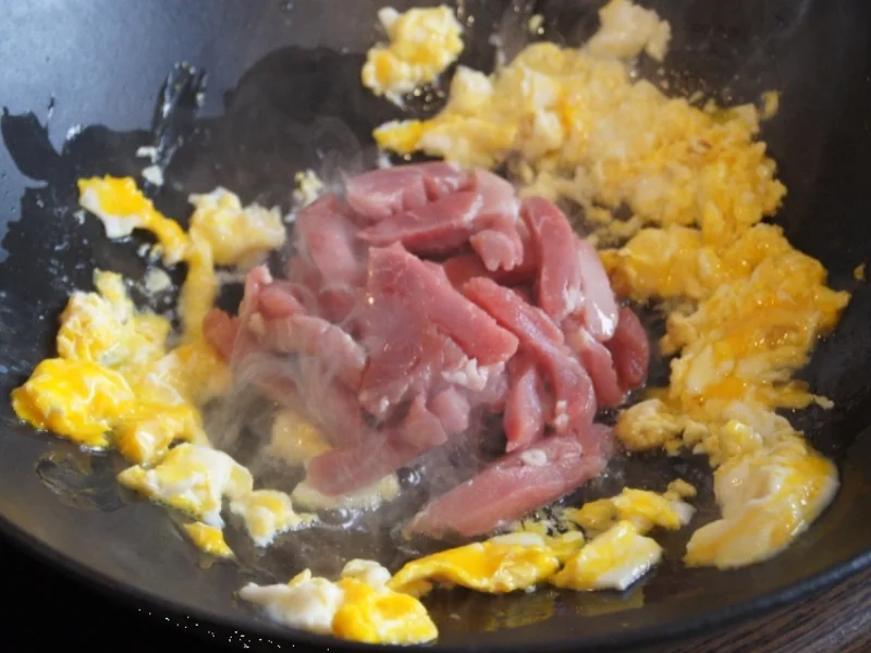 Nudelwok mit Ei, Schweinefilet und Gemüse - Rezept - Bild Nr. 4