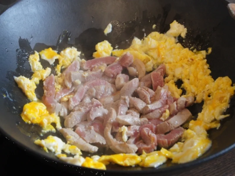 Nudelwok mit Ei, Schweinefilet und Gemüse - Rezept - Bild Nr. 5