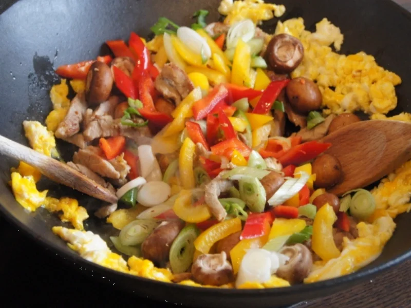 Nudelwok mit Ei, Schweinefilet und Gemüse - Rezept - Bild Nr. 7