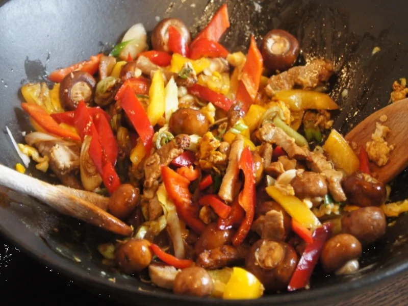 Nudelwok mit Ei, Schweinefilet und Gemüse - Rezept - Bild Nr. 8