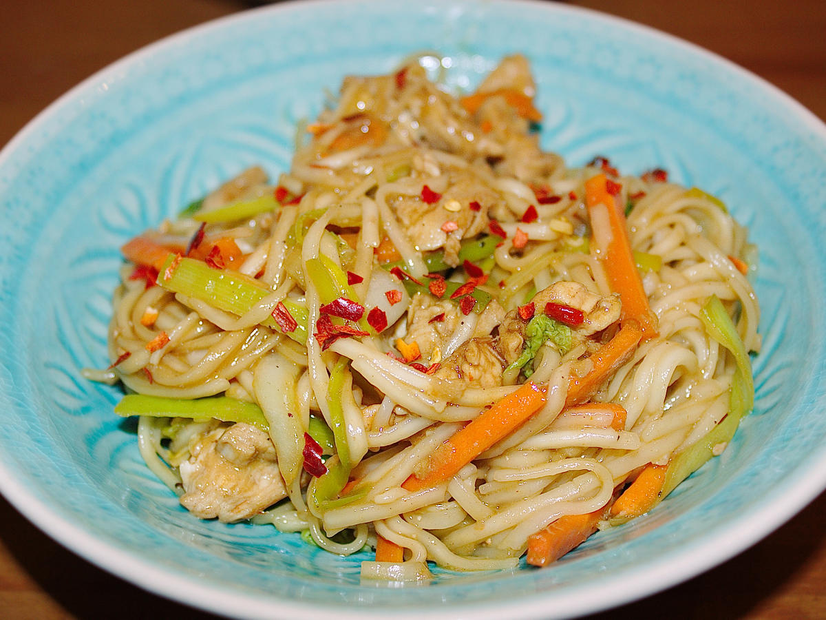 Japanische Nudelpfanne - Rezept mit Bild - kochbar.de