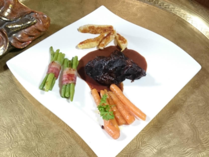 Rinderbäckchen mit Sesamschupfnudeln und Prinzessböhnchen - von Das ...