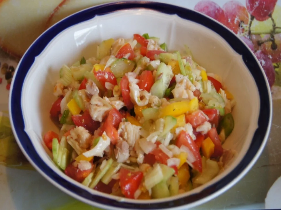 Rezept: Gemischter Salat mit Forellen Filets Gemischter Salat mit Forellen Filets - Rezept