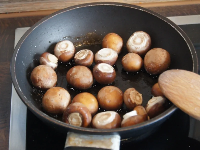Rezept: Pikanter Quark mit Champignons und Pellkartoffeln Bild Nr. 3 Pikanter Quark mit Champignons und Pellkartoffeln - Rezept - Bild Nr. 3