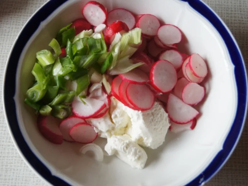 Rezept: Quark mit Radieschen, Frühlingszwiebel und Pellkartoffeln Bild Nr. 3 Quark mit Radieschen, Frühlingszwiebel und Pellkartoffeln - Rezept - Bild Nr. 3