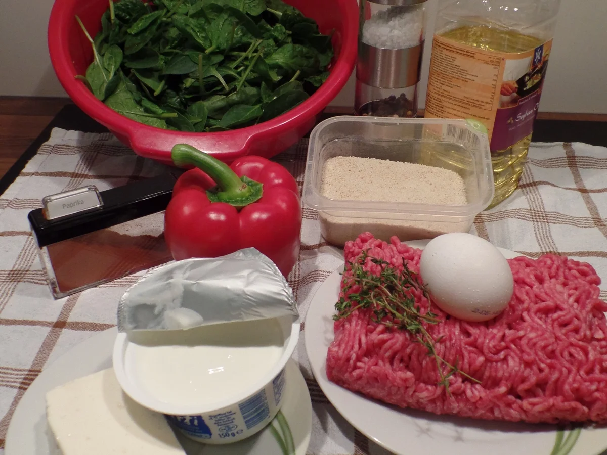 Paprika-Cevapcici auf Knoblauch-Spinat und Feta-Joghurt - Rezept - Bild Nr. 2