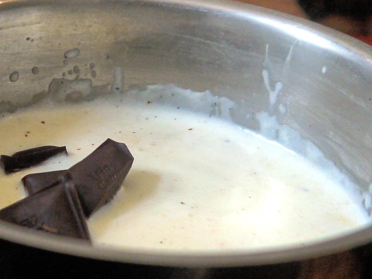 Gebackenes Rhabarber-Frischkäse-Dessert mit Whisky-Sahne-Sauce - Rezept - Bild Nr. 9