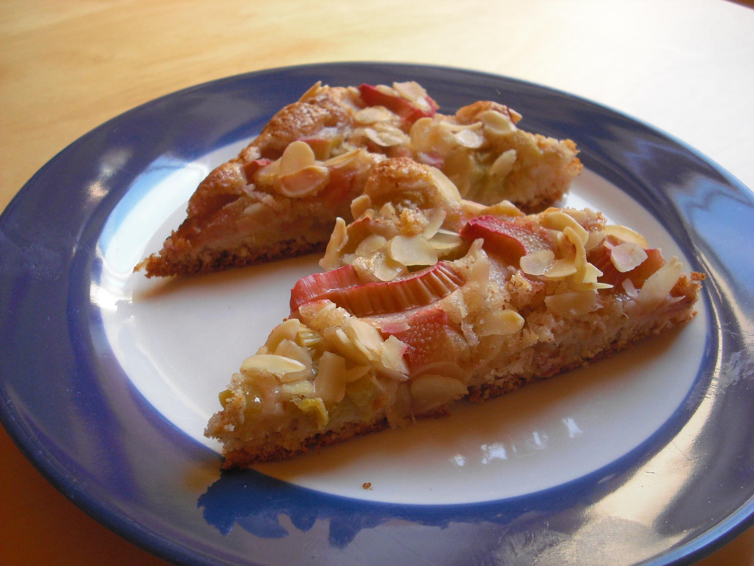 Rhabarberkuchen mit Mandeln - Rezept mit Bild - kochbar.de