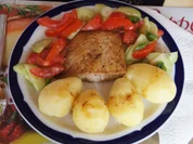 Pazifik Wildlachsfilet mit Pellkartoffeln und Tomaten-Gurken-Salat - Rezept