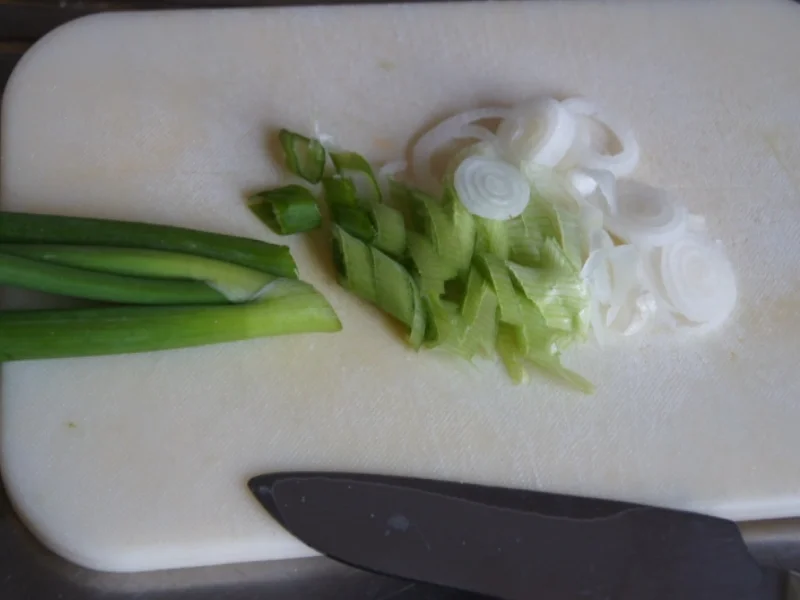 Pazifik Wildlachsfilet mit Pellkartoffeln und Tomaten-Gurken-Salat - Rezept - Bild Nr. 9