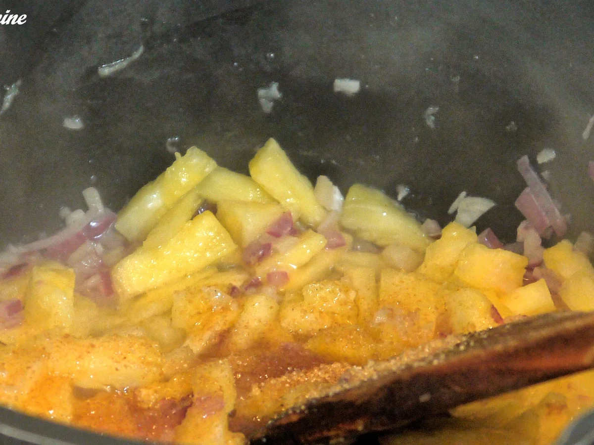 Schoko-Chili-Hackbällchen auf Tomaten-Ananas-Sugo - Rezept - Bild Nr. 5