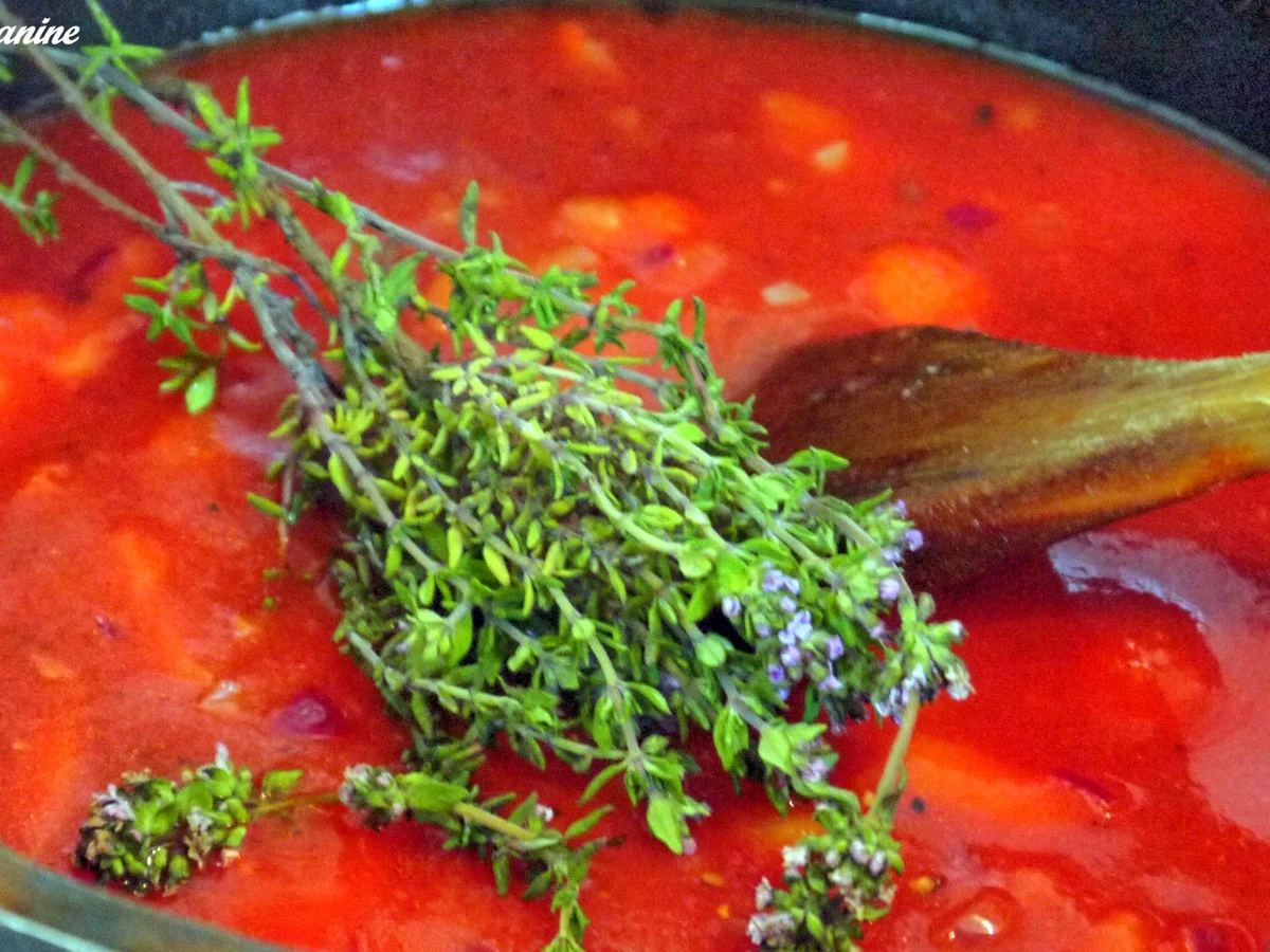 Schoko-Chili-Hackbällchen auf Tomaten-Ananas-Sugo - Rezept - Bild Nr. 6