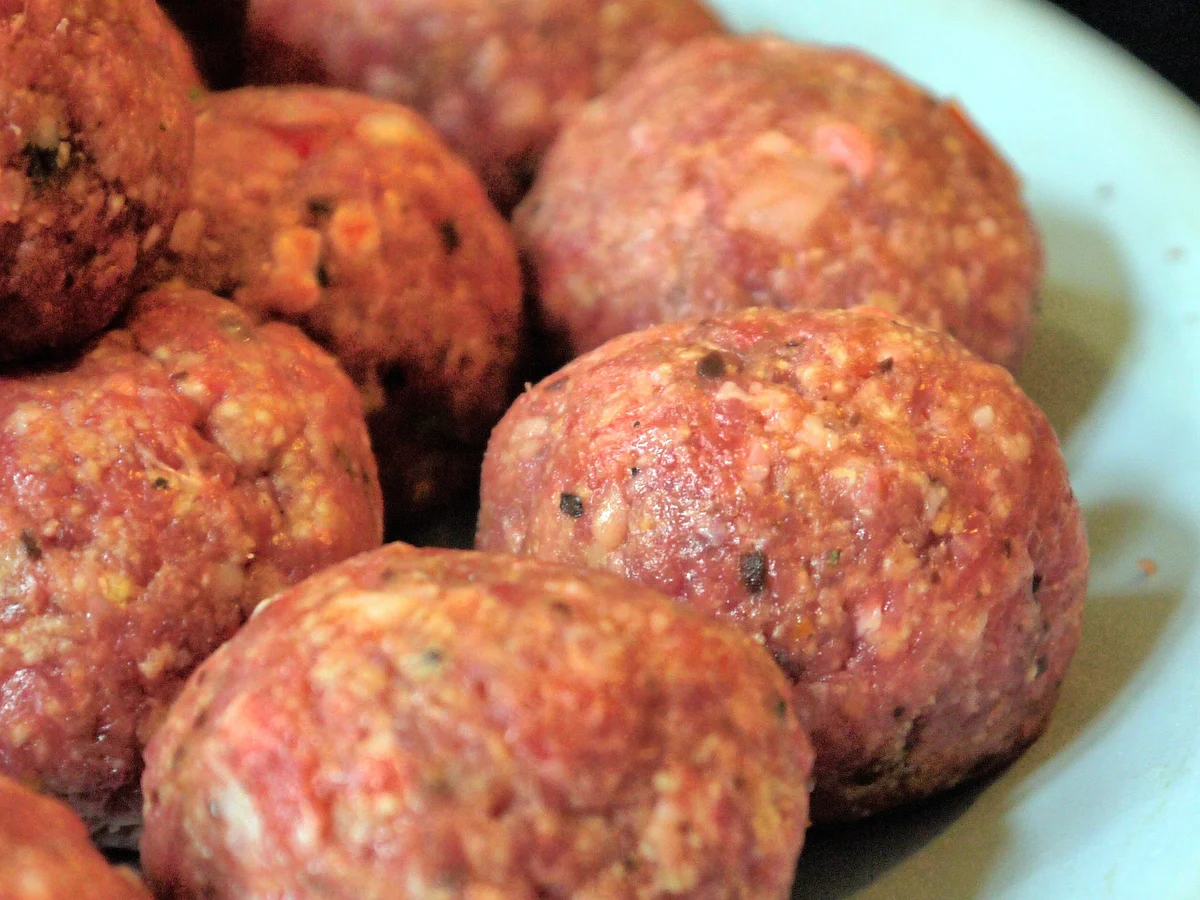 Schoko-Chili-Hackbällchen auf Tomaten-Ananas-Sugo - Rezept - Bild Nr. 11