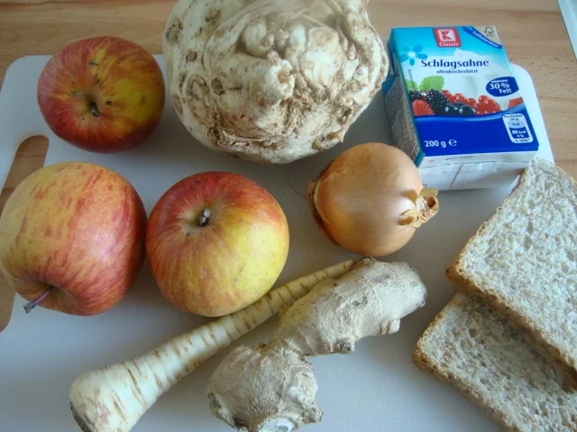 Cremesüppchen aus Sellerie & Apfel mit Butter Ingwer Croûtons - Rezept - Bild Nr. 2