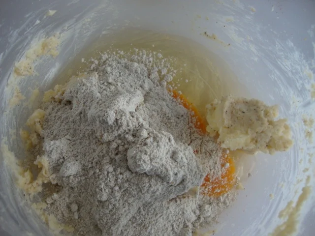 Rezept: Spargelsüppchen mit einer Einlage aus Käsenocken Bild Nr. 3 Spargelsüppchen mit einer Einlage aus Käsenocken - Rezept - Bild Nr. 3