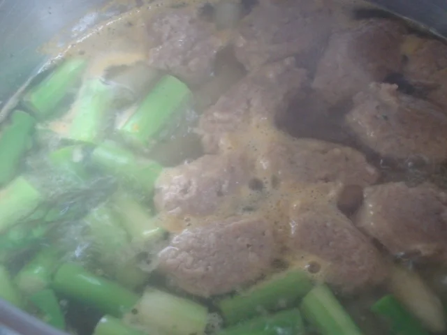 Rezept: Spargelsüppchen mit einer Einlage aus Käsenocken Bild Nr. 8 Spargelsüppchen mit einer Einlage aus Käsenocken - Rezept - Bild Nr. 8