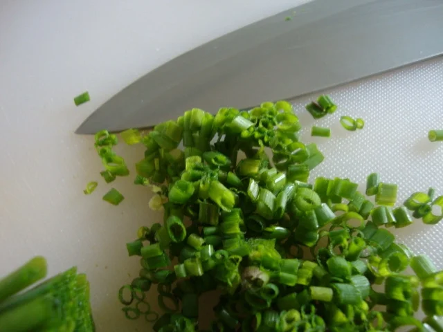 Rezept: Spargelsüppchen mit einer Einlage aus Käsenocken Bild Nr. 9 Spargelsüppchen mit einer Einlage aus Käsenocken - Rezept - Bild Nr. 9