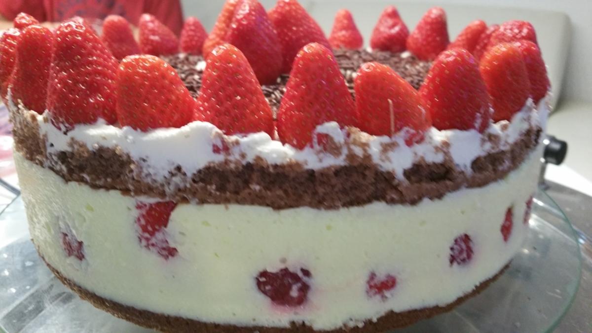 Erdbeer-Pfirsich-Joghurt Torte - Rezept - Bild Nr. 6