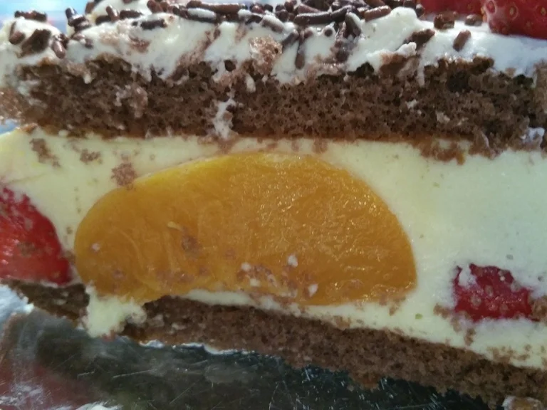 Erdbeer-Pfirsich-Joghurt Torte - Rezept - Bild Nr. 11