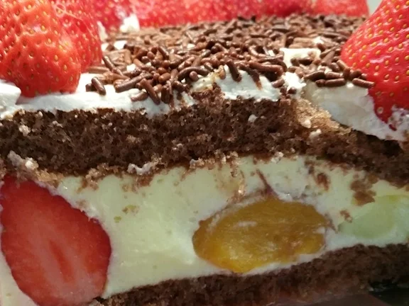Erdbeer-Pfirsich-Joghurt Torte - Rezept - Bild Nr. 8