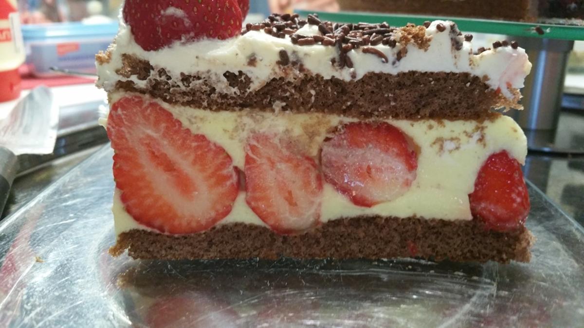 Erdbeer-Pfirsich-Joghurt Torte - Rezept - Bild Nr. 10