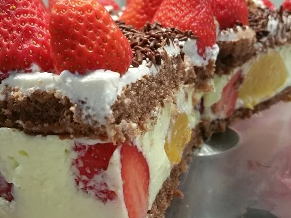 Erdbeer-Pfirsich-Joghurt Torte - Rezept - Bild Nr. 15
