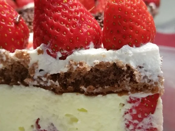 Erdbeer-Pfirsich-Joghurt Torte - Rezept - Bild Nr. 17