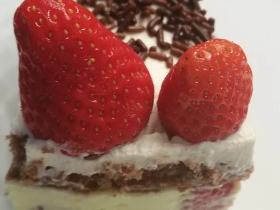 Erdbeer-Pfirsich-Joghurt Torte - Rezept - Bild Nr. 18