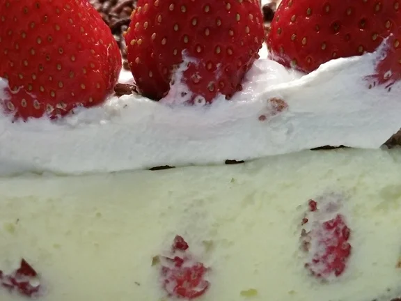 Erdbeer-Pfirsich-Joghurt Torte - Rezept - Bild Nr. 16