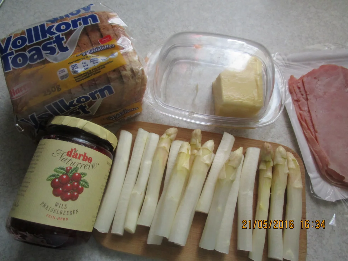 Rezept: Spargel-Toast mit Camembert Bild Nr. 2 Spargel-Toast mit Camembert - Rezept - Bild Nr. 2