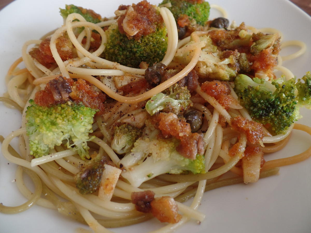 Broccoli-Spaghetti mit Bröseln - Rezept