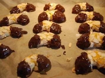 Mandelhörnchen ohne Marzipan - Rezept - Bild Nr. 2